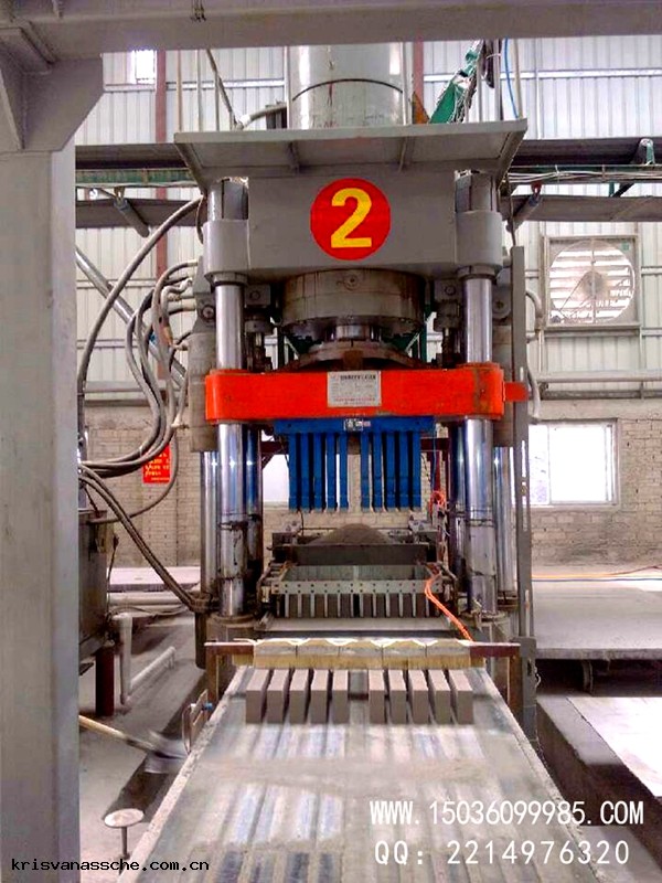 液壓(yā)制磚機