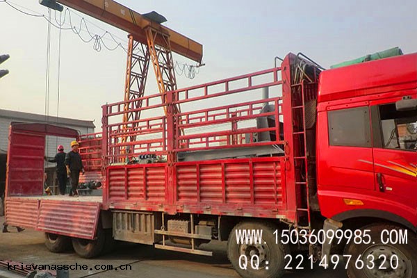 耐火材料壓磚機發(fā)貨現(xiàn)場