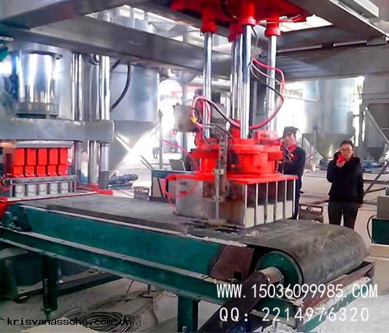 耐火材料壓磚機(jī)生產現場