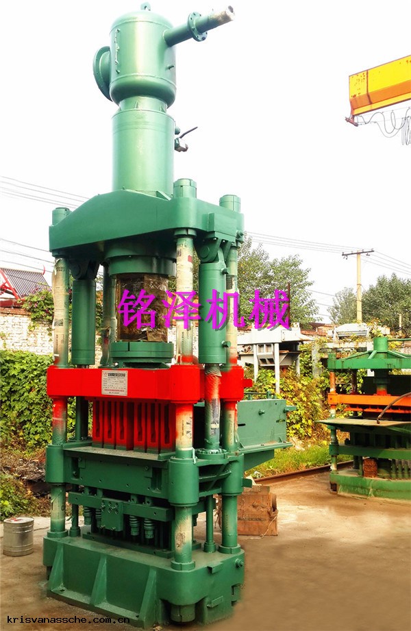 三(sān)梁四(sì)柱液壓磚機